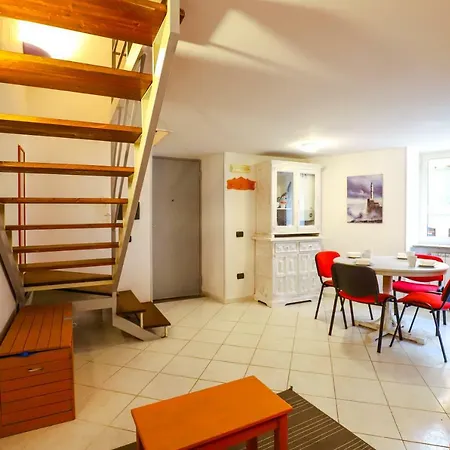 La Casa Di Zucca Sopra Piazza Plebiscito! * Napoli